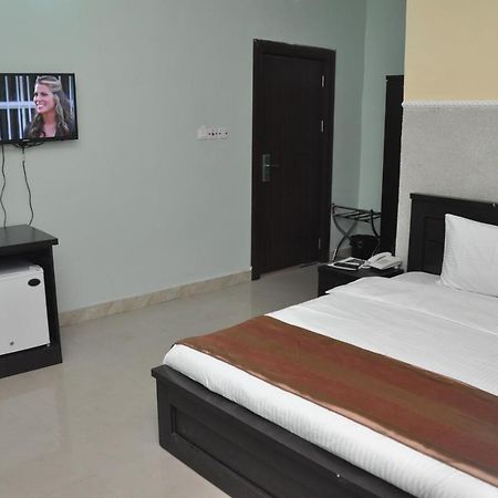 Grand Capital Hotel Akure Exteriör bild