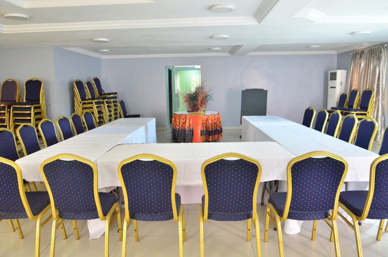 Grand Capital Hotel Akure Exteriör bild