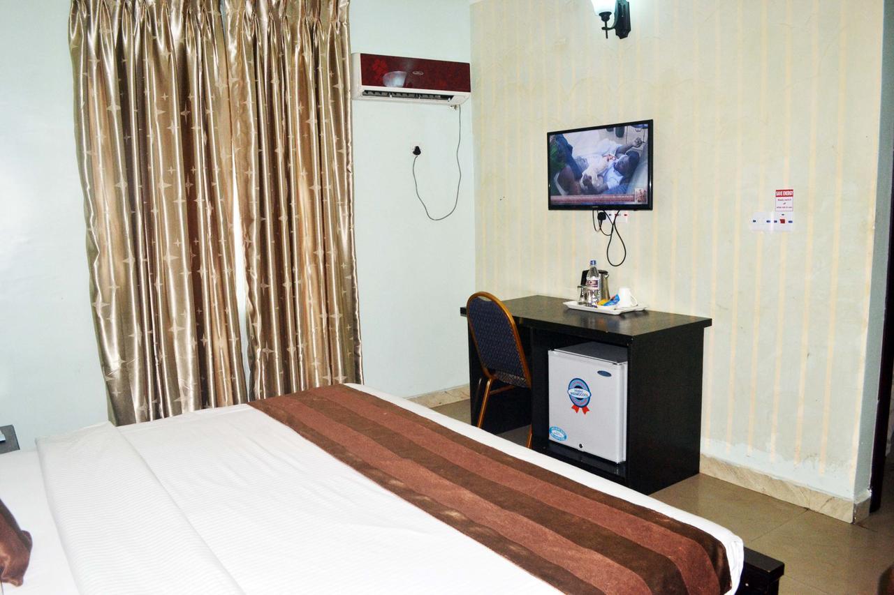 Grand Capital Hotel Akure Exteriör bild